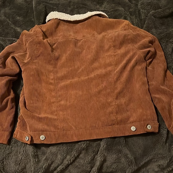 Love tree fur inside jacket size large fits like a medium - Picture 2 of 4